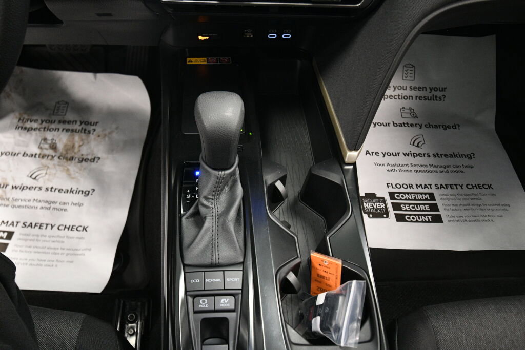 Used 2025 Toyota Camry LE image 16