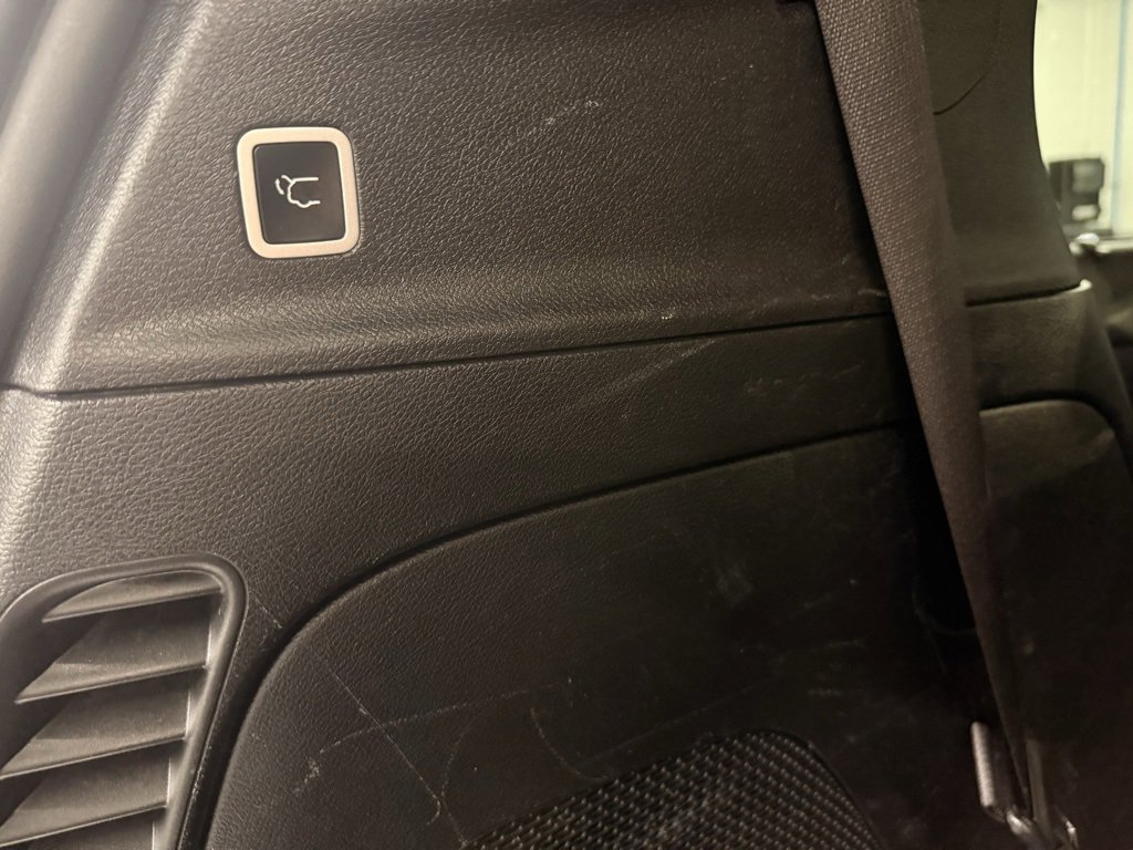 Used 2021 Chrysler Pacifica Touring-L w/ Uconnect Theater Family Group image 25