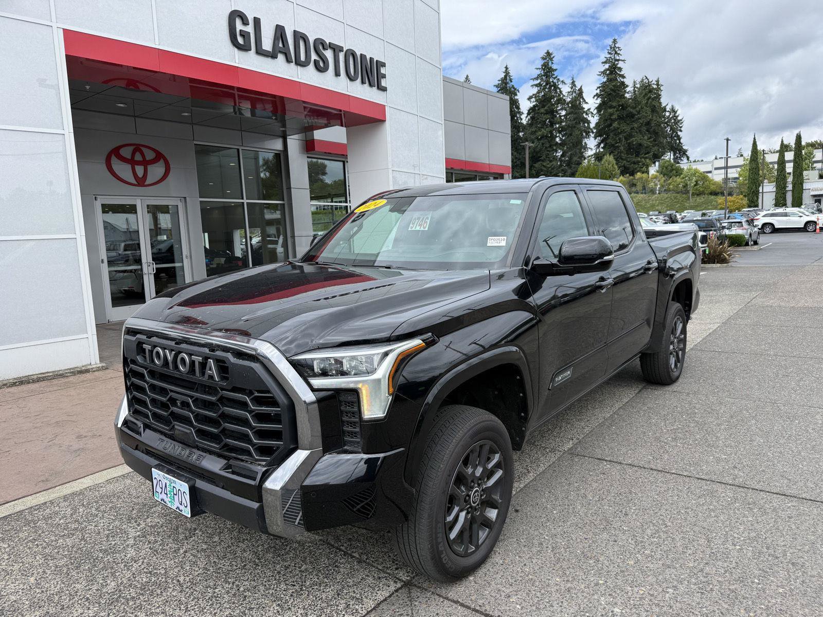 Used 2024 Toyota Tundra Platinum AWD/4WD image 1