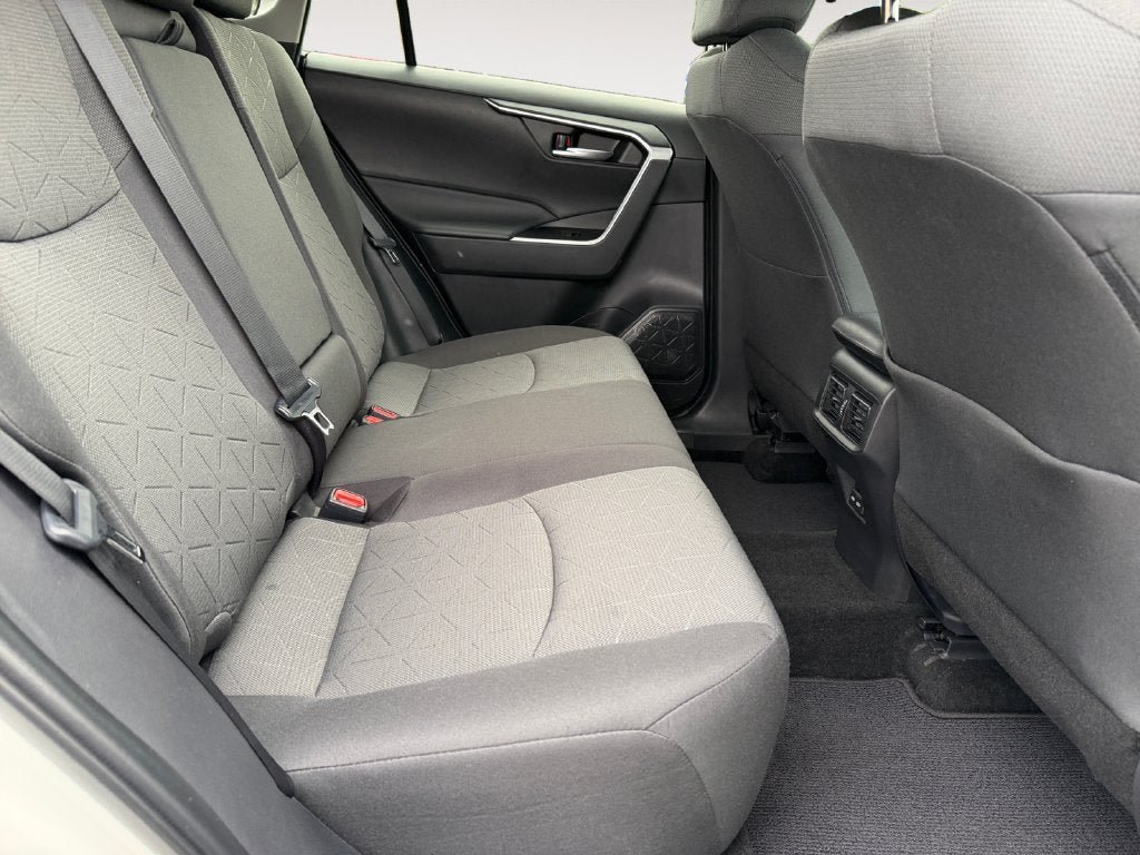 Used 2022 Toyota RAV4 XLE w/ Convenience Package FWD image 23