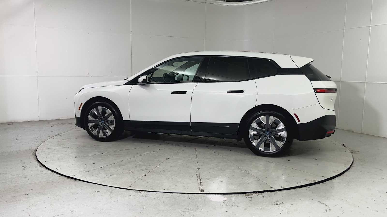 Certified 2024 BMW iX xDrive50 image 4