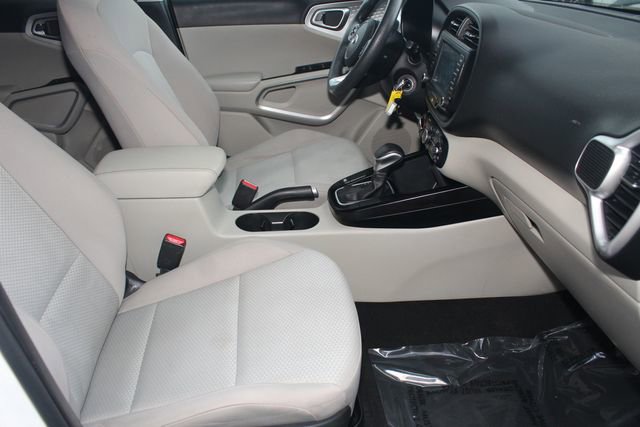 Used 2020 Kia Soul LX image 24