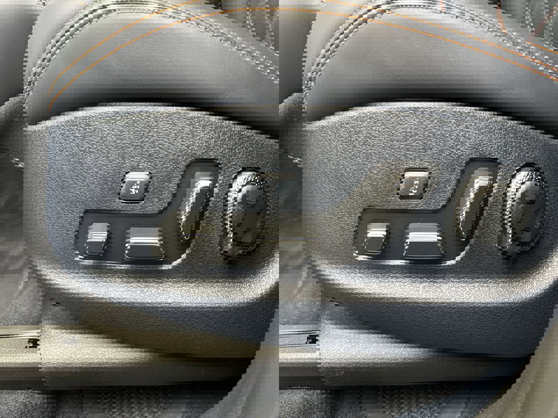 Certified 2026 Genesis GV70 3.5T Sport Prestige image 12