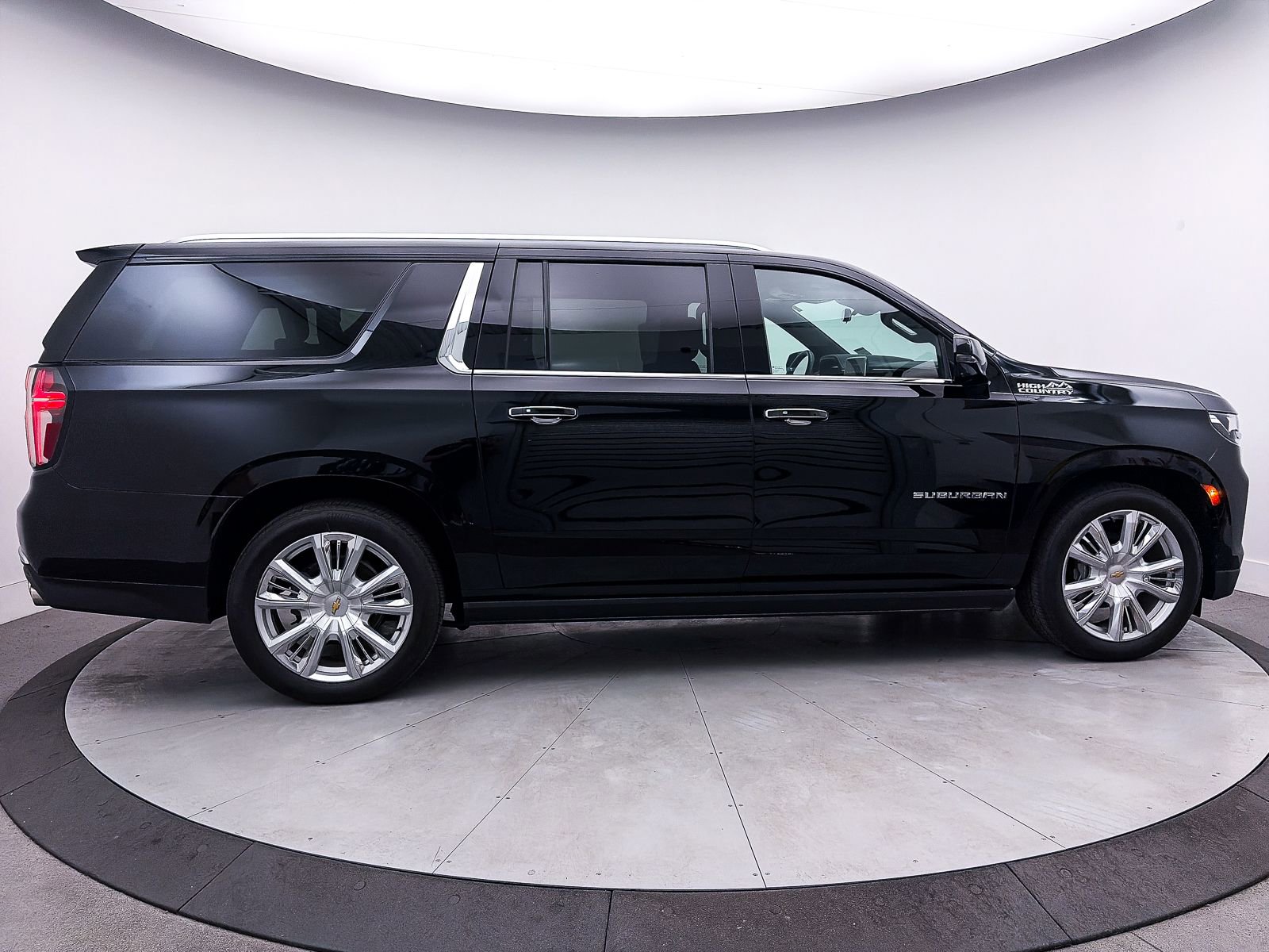 Used 2024 Chevrolet Suburban High Country AWD/4WD image 46