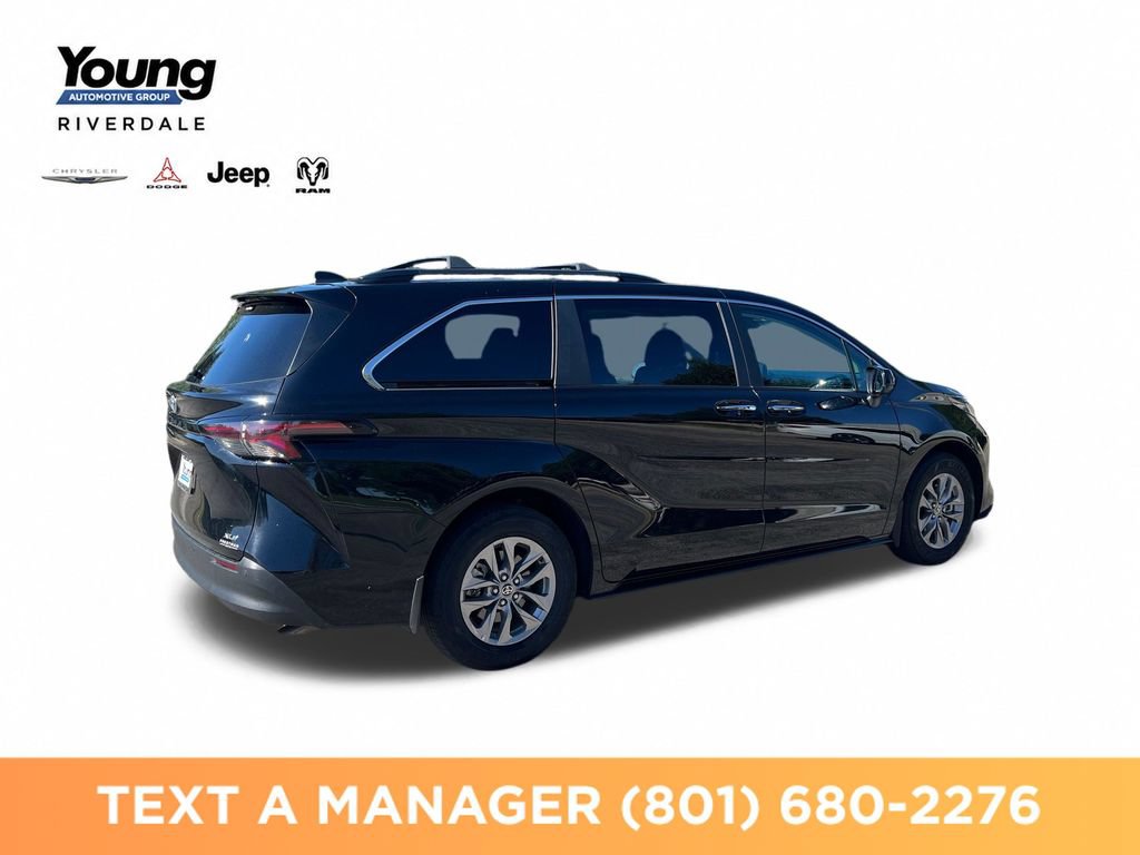 Used 2025 Toyota Sienna XLE w/ XLE Plus Package FWD image 5