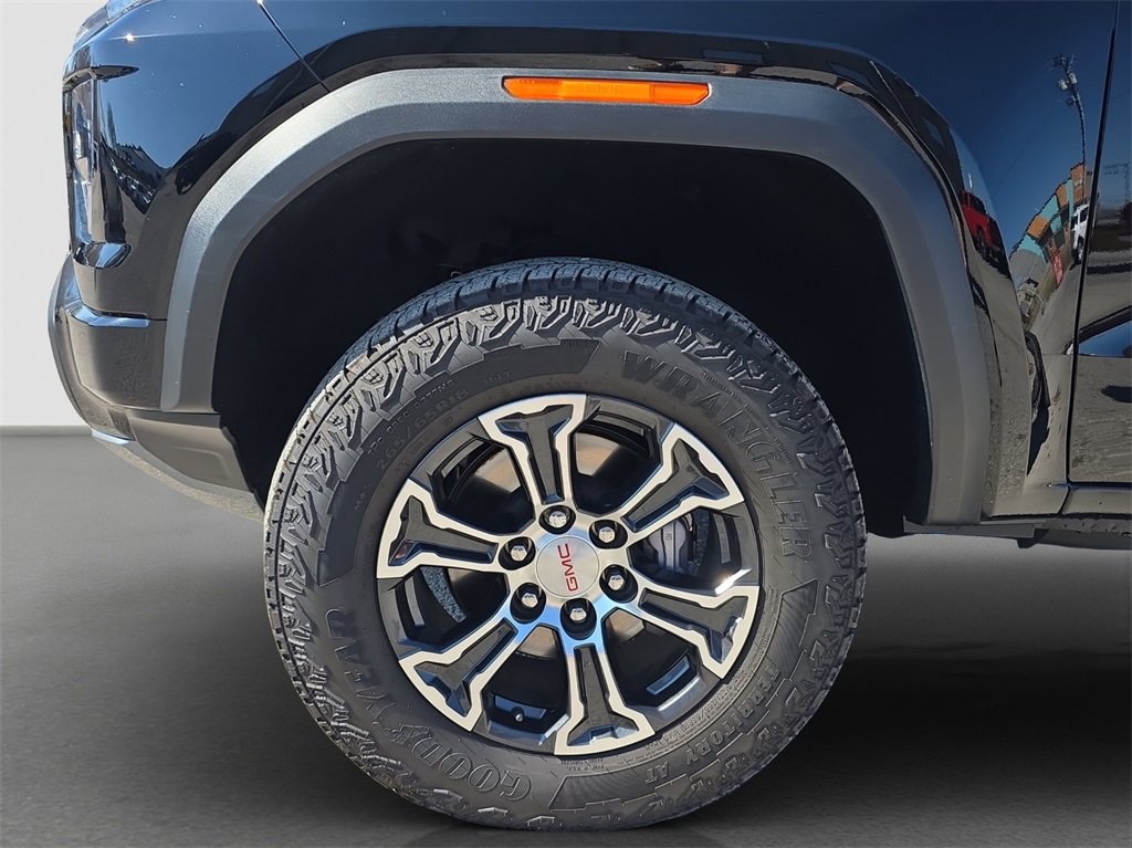 Used 2025 GMC Canyon AT4 w/ Technology Plus Package image 4