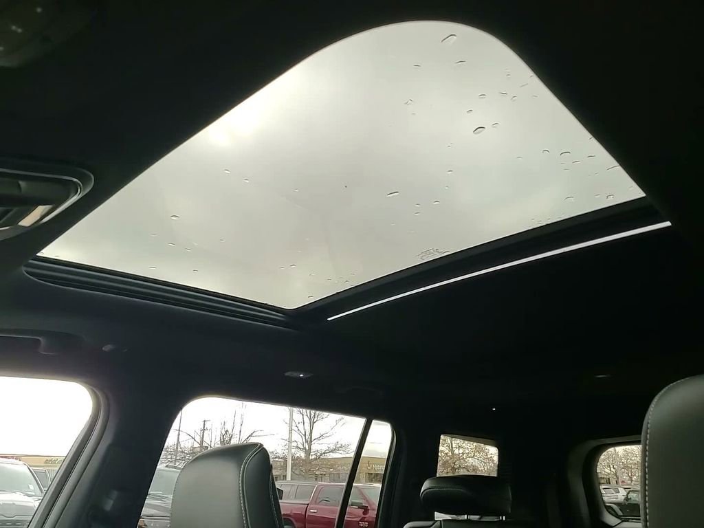 New 2025 Jeep Grand Cherokee L Overland w/ Trailer Tow Package image 34