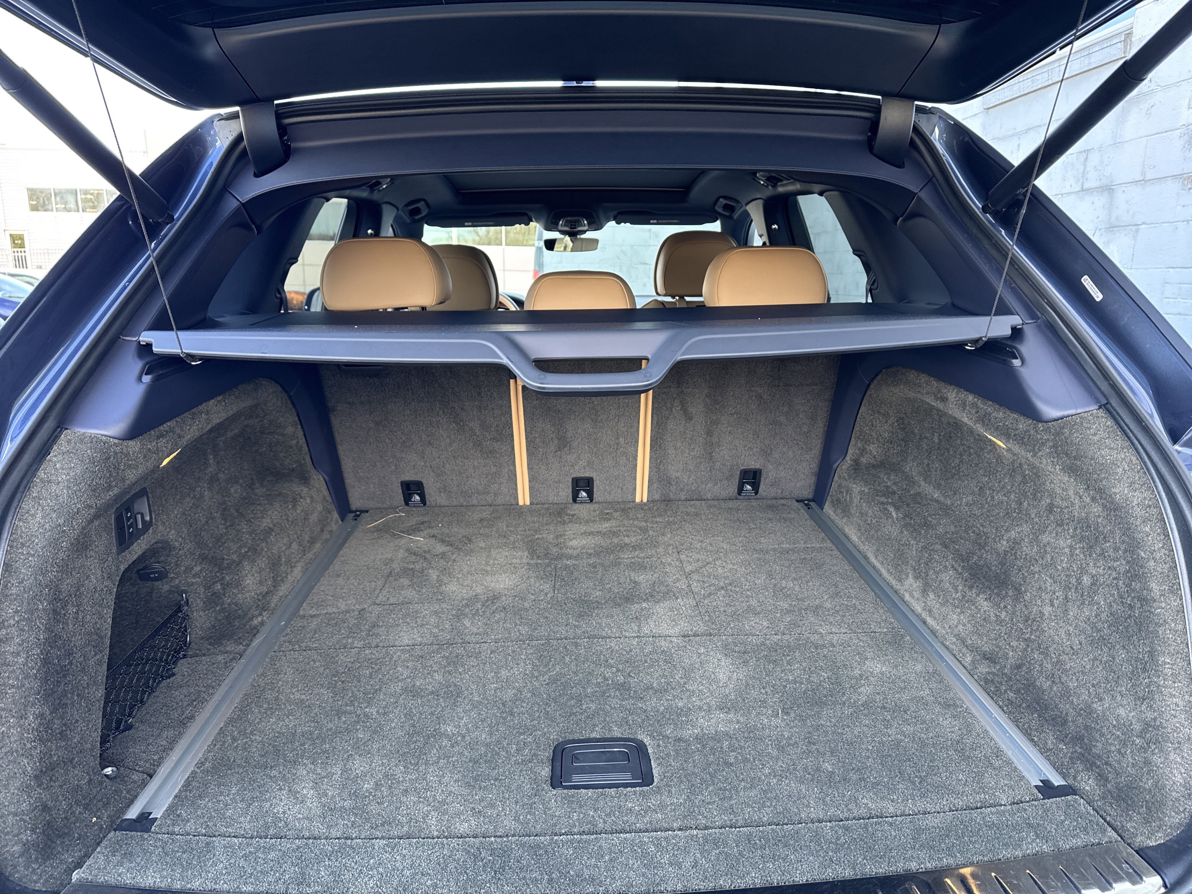 Used 2022 Bentley Bentayga V8 image 28