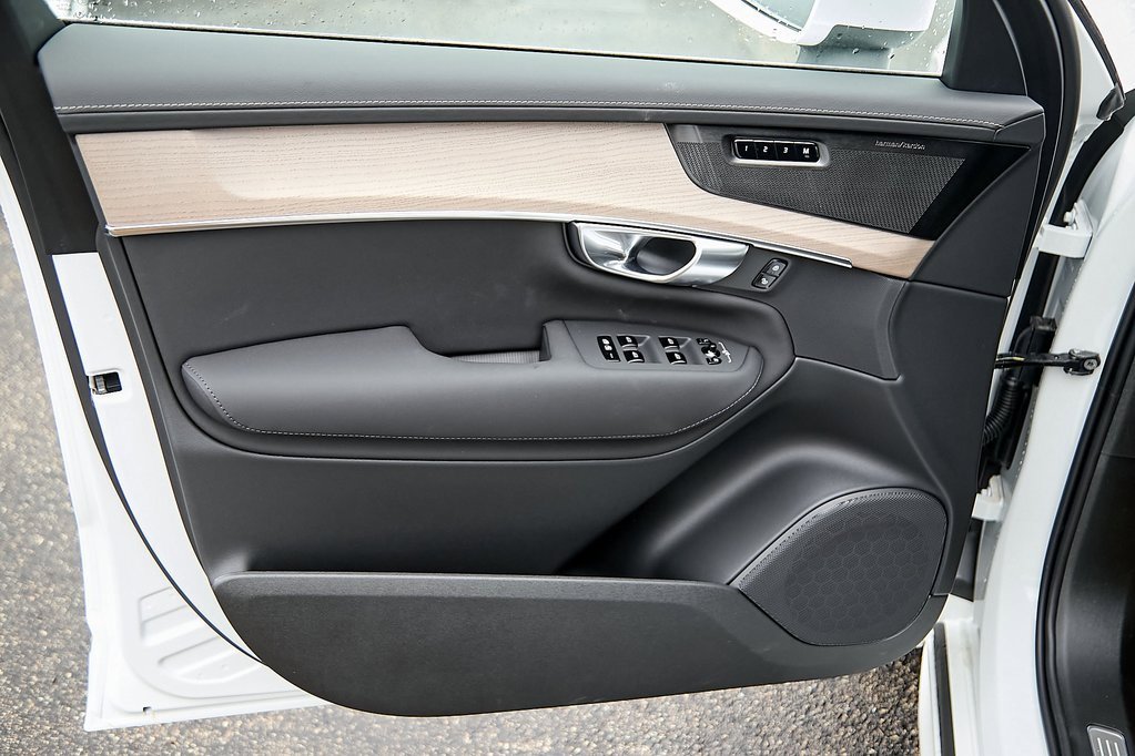 New 2025 Volvo XC90 B6 Plus w/ Protection Package Premier image 10