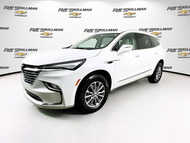 Used 2023 Buick Enclave Essence AWD/4WD image 3