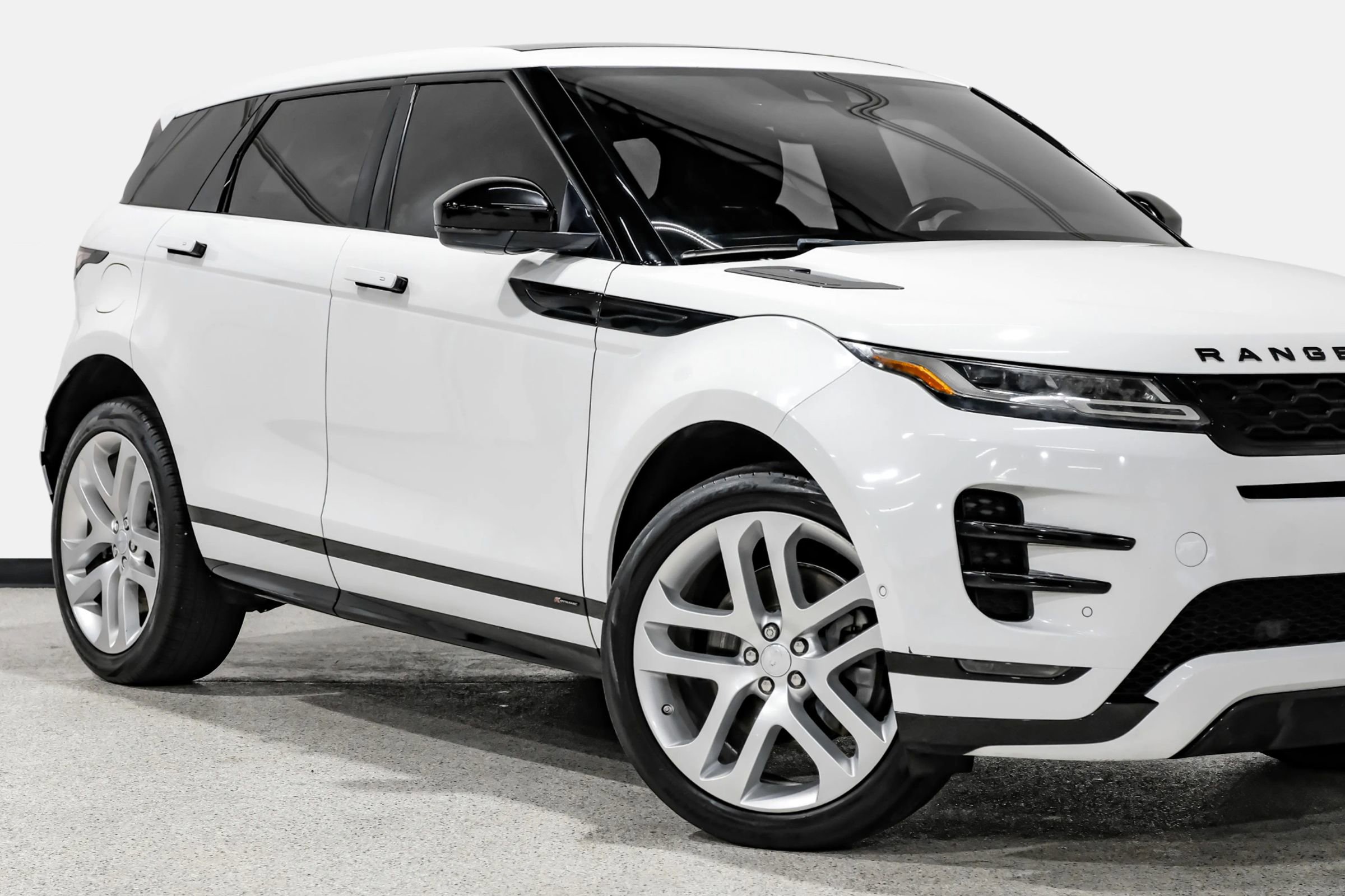 Used 2020 Land Rover Range Rover Evoque R-Dynamic SE image 12