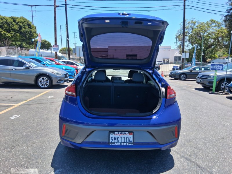 Used 2020 Hyundai Ioniq SE FWD image 8