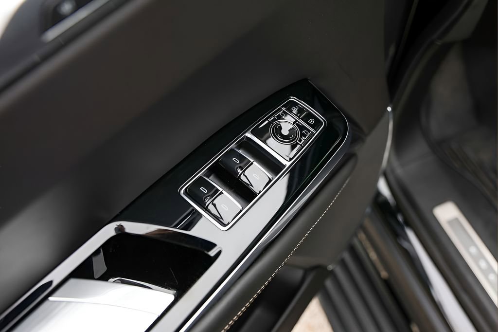 Certified 2025 Cadillac Escalade Sport Platinum w/ LPO, ONYX Package AWD/4WD image 22