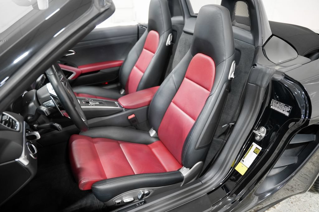 Used 2017 Porsche 718 Boxster RWD image 10