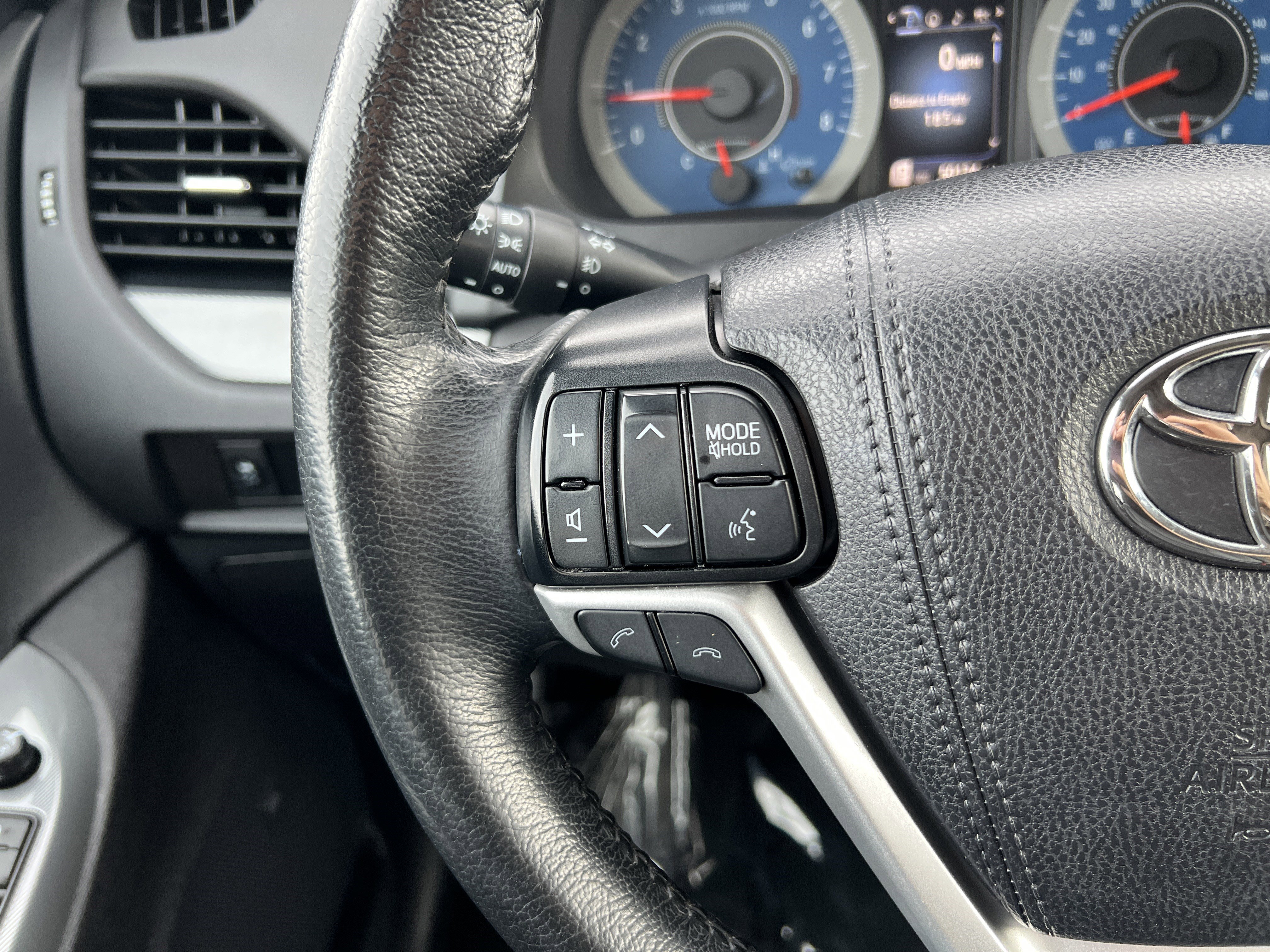 Used 2019 Toyota Sienna SE image 25