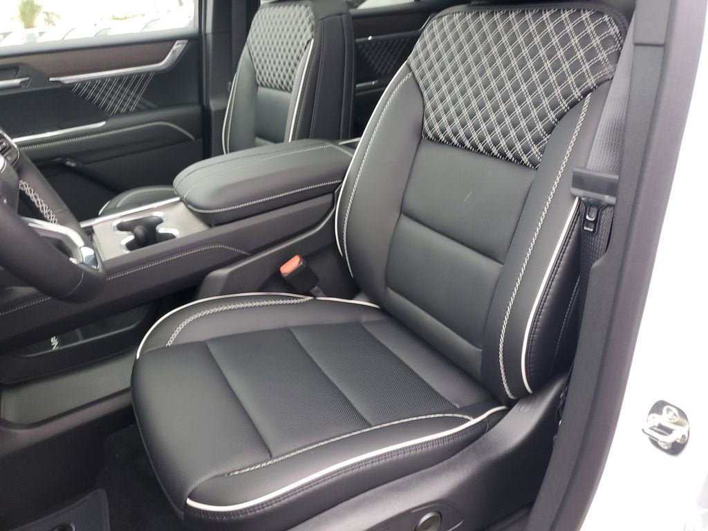 New 2026 GMC Acadia Denali w/ Super Cruise Package FWD image 9