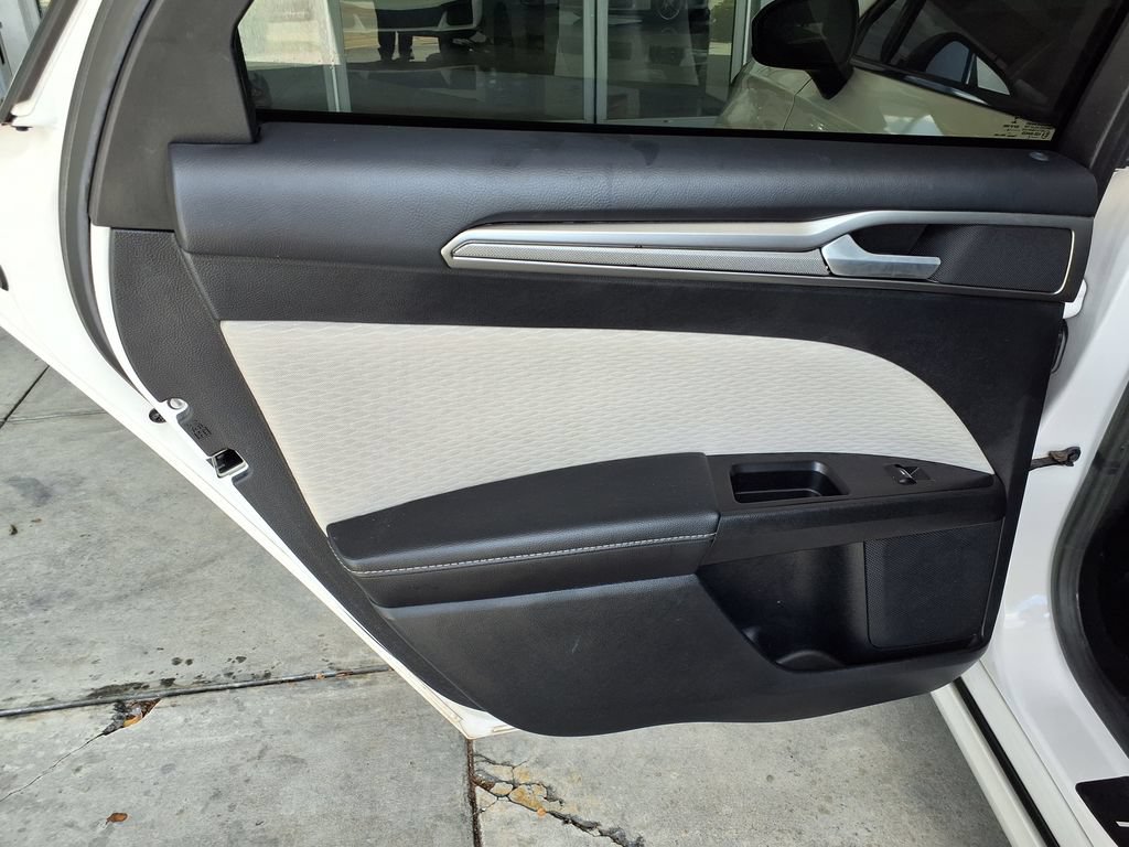 Used 2019 Ford Fusion SE w/ Equipment Group 151A FWD image 12
