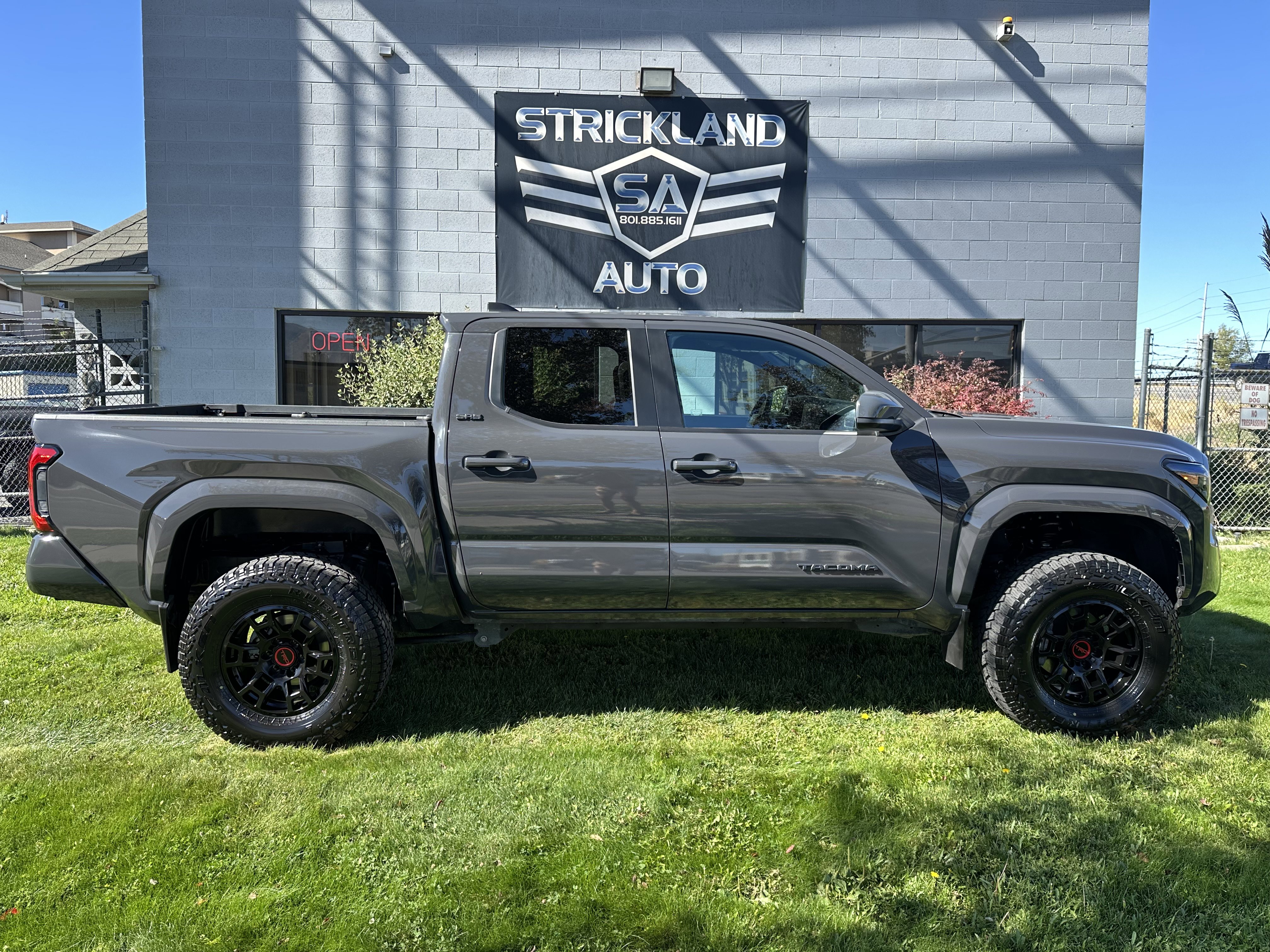 Used 2024 Toyota Tacoma SR5 image 5
