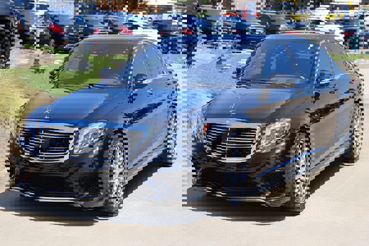 Used 2015 Mercedes-Benz S 63 AMG 4MATIC Sedan w/ Driver Assistance Package image 5