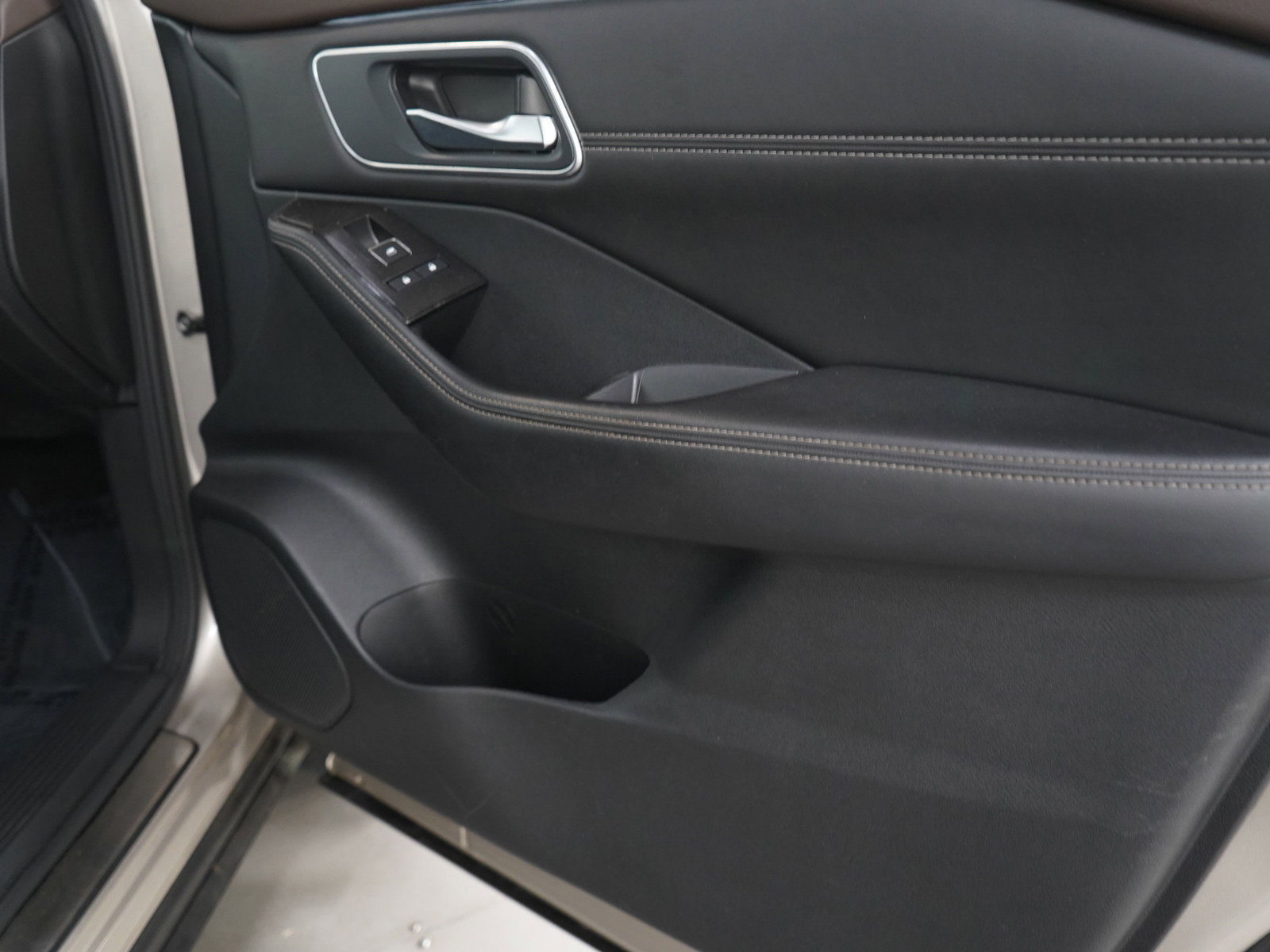 Used 2022 Nissan Rogue Platinum w/ Head-Up Display Package image 9