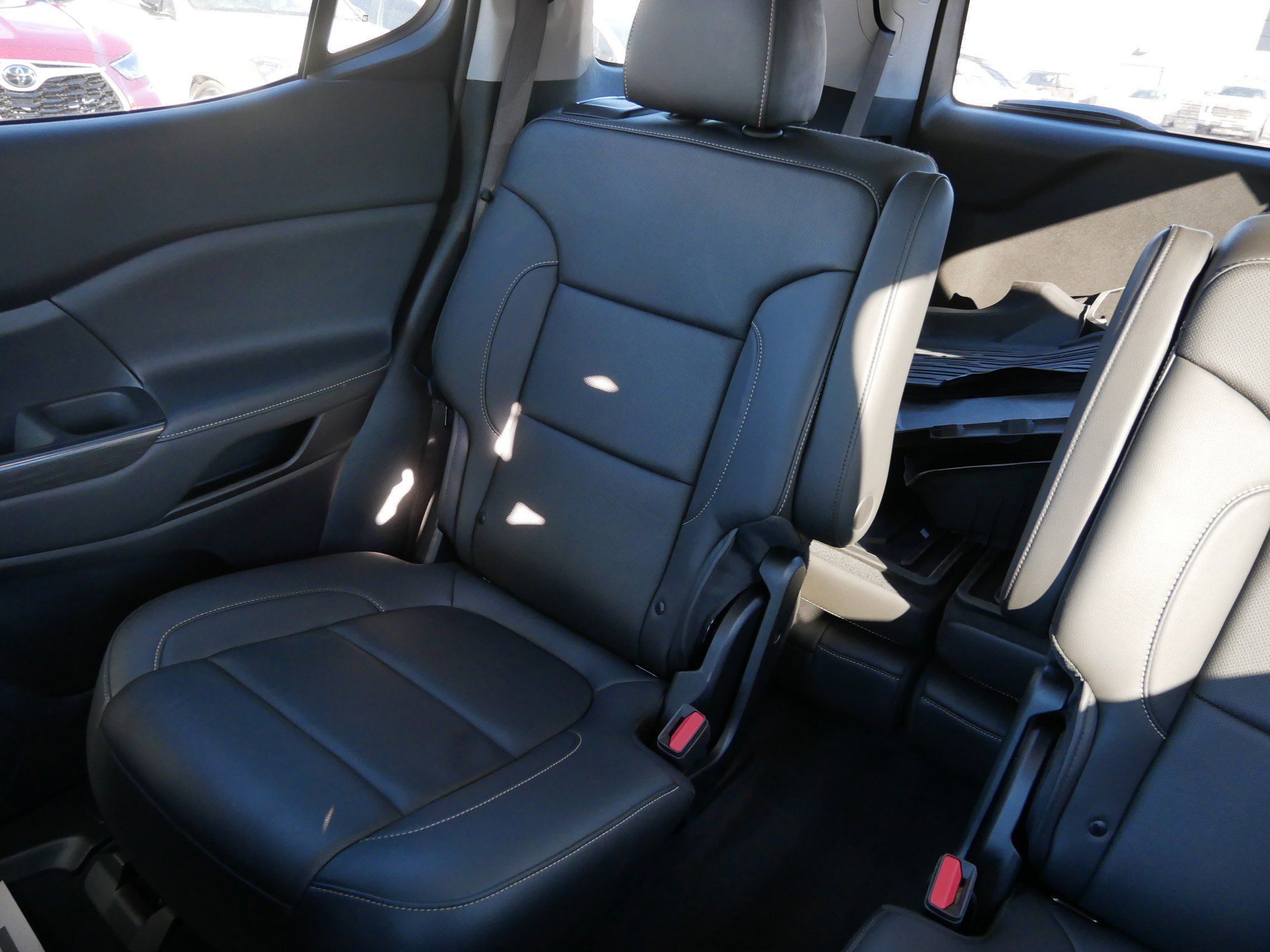 Used 2023 GMC Acadia SLT w/ Technology Package image 12