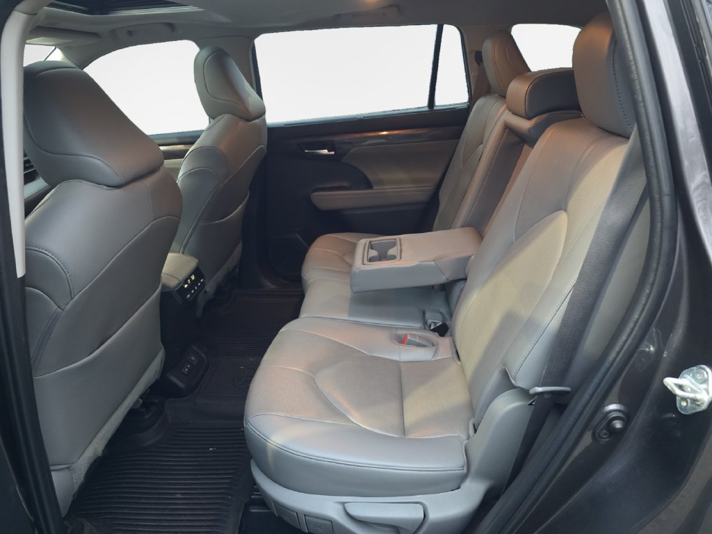 Used 2023 Toyota Highlander Limited AWD/4WD image 24