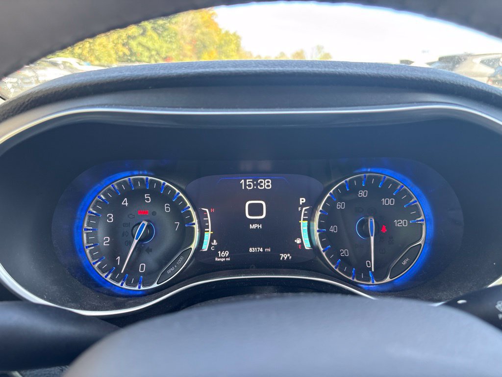 Used 2020 Chrysler Pacifica Limited FWD image 11