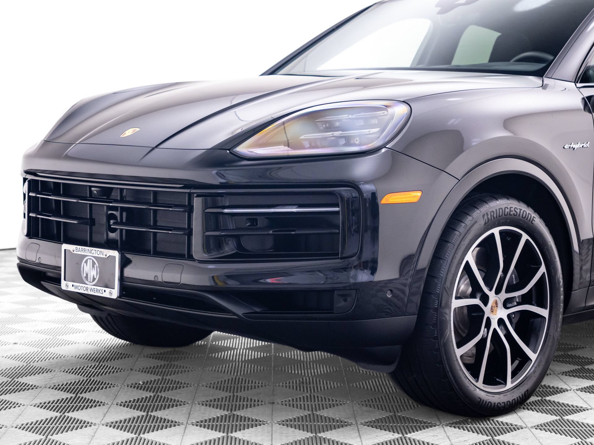 Certified 2025 Porsche Cayenne E-Hybrid Coupe AWD/4WD image 38