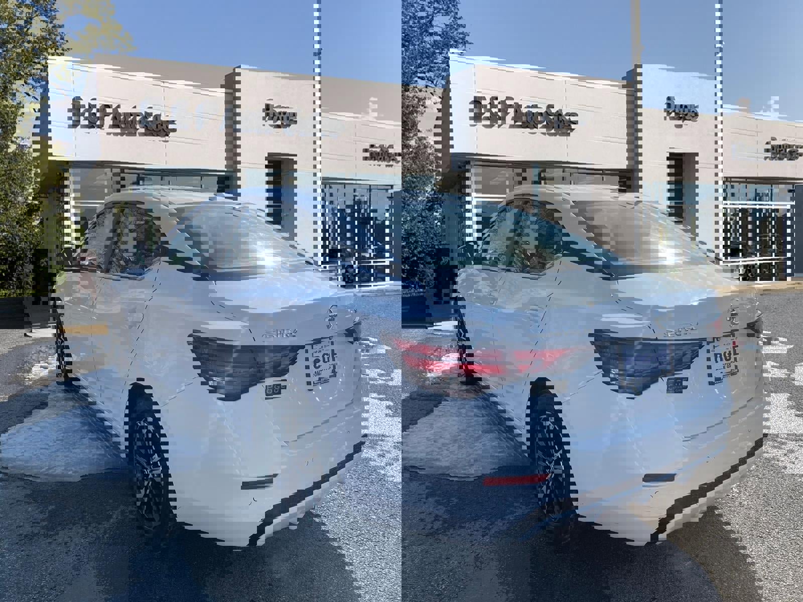 Used 2023 Nissan Sentra SV image 3