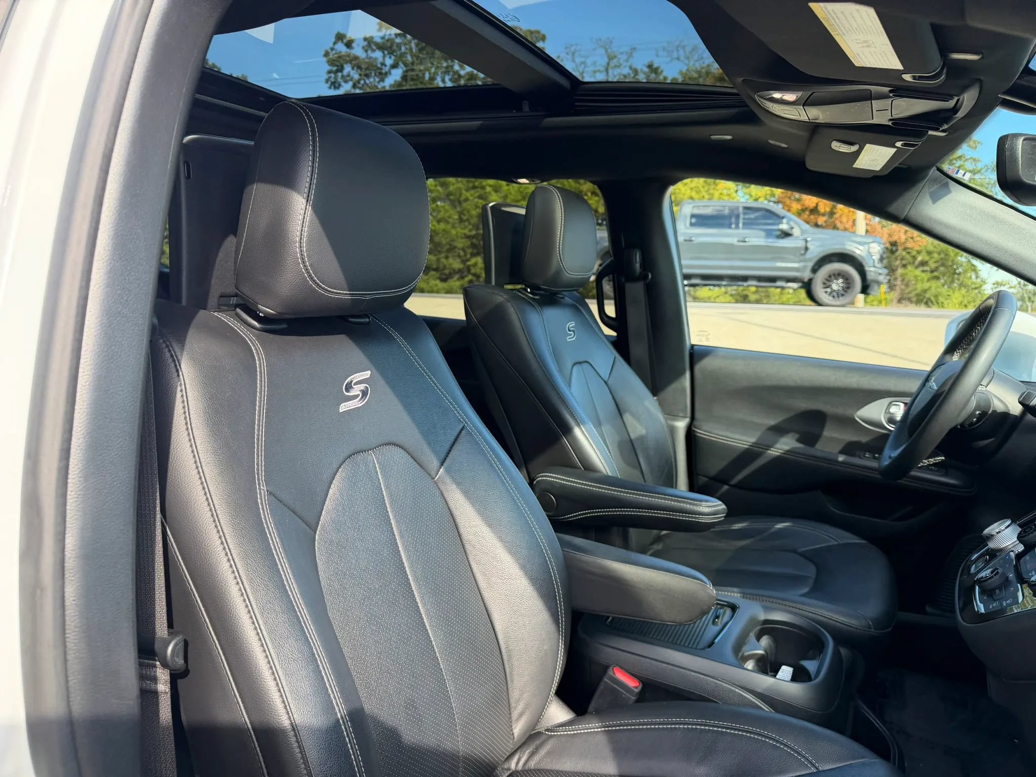 Used 2022 Chrysler Pacifica Touring-L w/ Uconnect Theater Family Group AWD/4WD image 52
