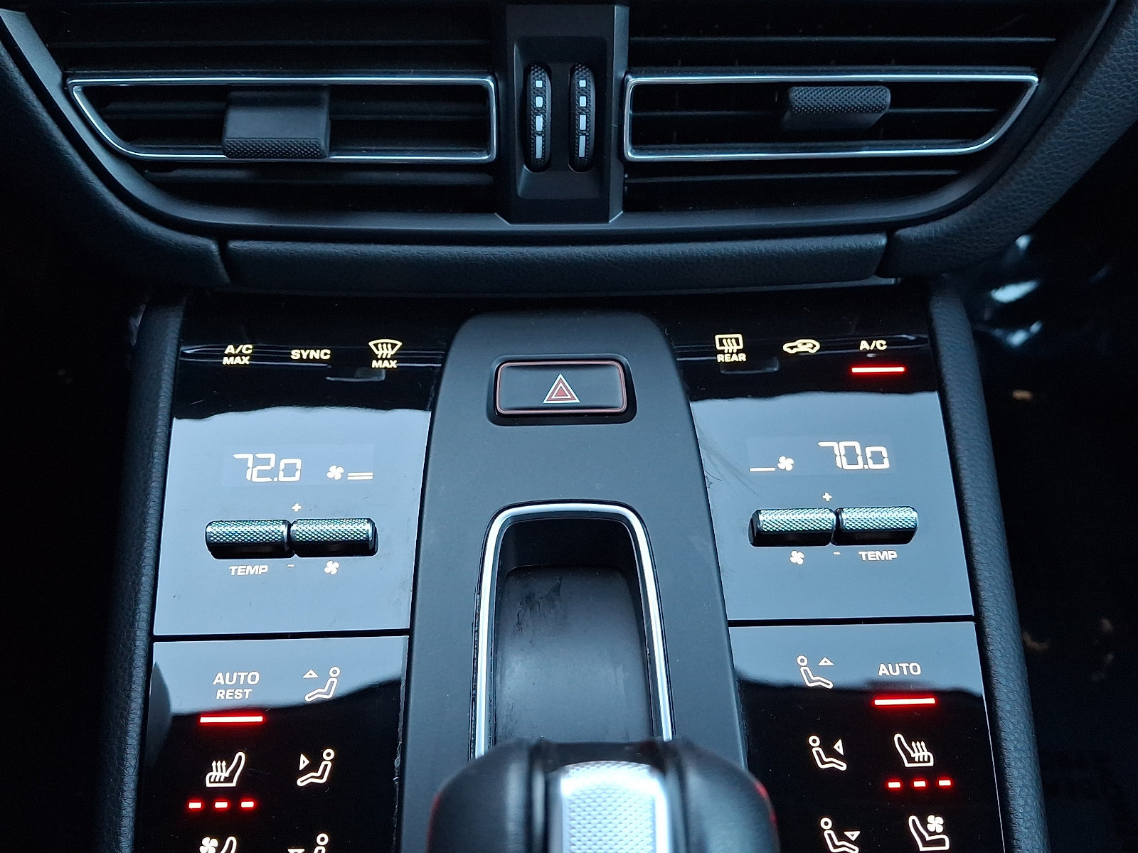 Certified 2025 Porsche Macan AWD/4WD image 19