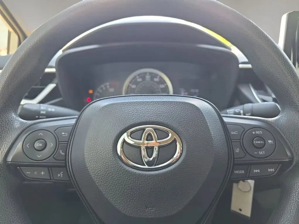 Used 2020 Toyota Corolla LE FWD image 15