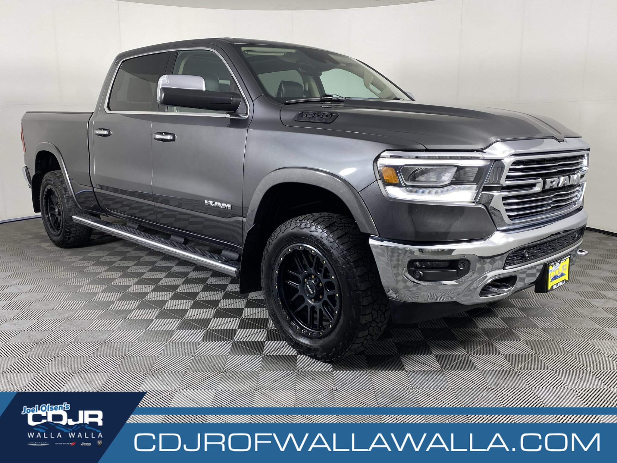 Used 2019 RAM 1500 Laramie AWD/4WD image 1