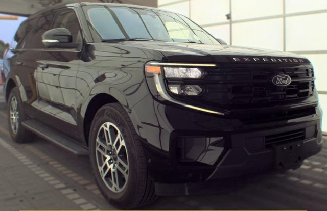 Used 2025 Ford Expedition Active RWD image 1