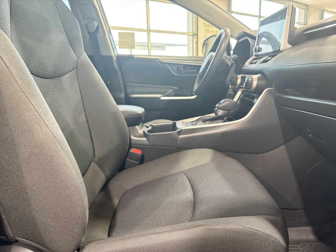 Certified 2025 Toyota RAV4 LE FWD image 25
