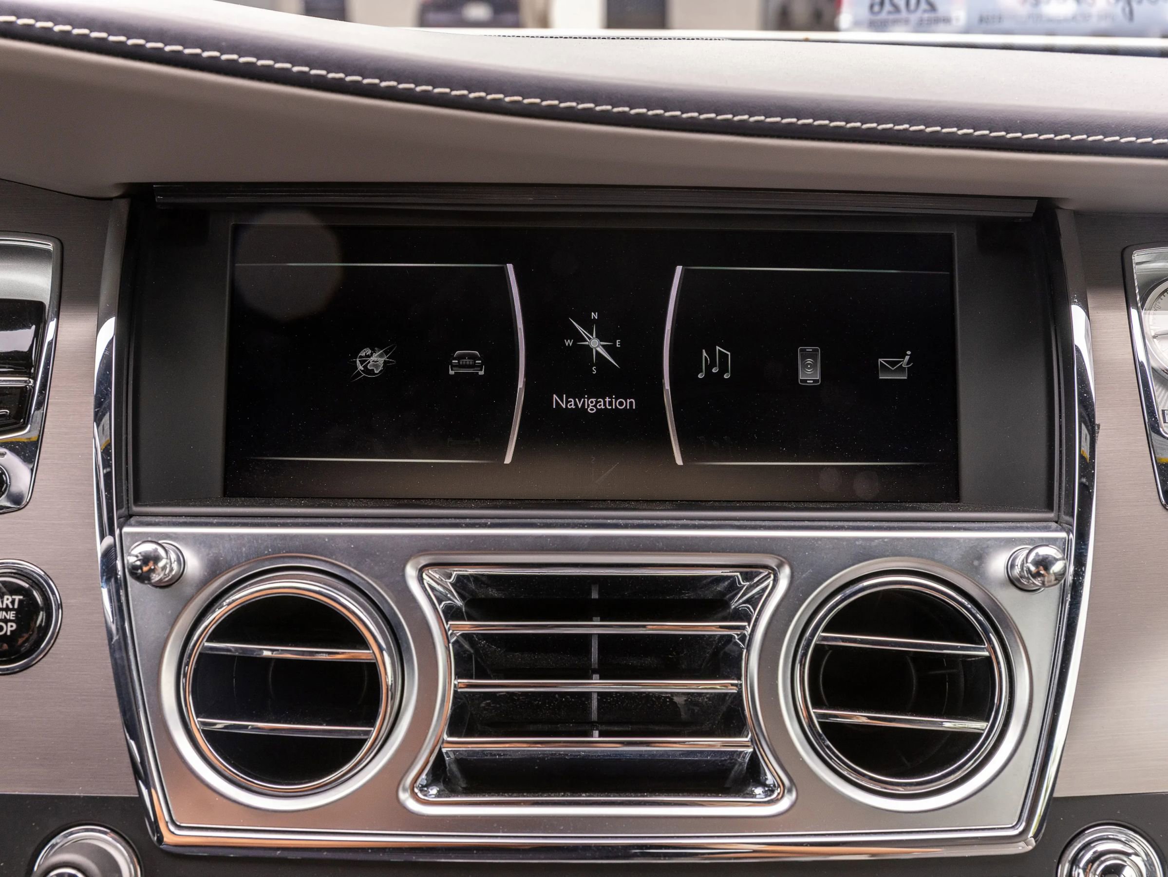 Used 2020 Rolls-Royce Dawn image 23