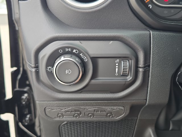 New 2026 Jeep Wrangler Unlimited Sahara w/ Safety Group AWD/4WD image 22