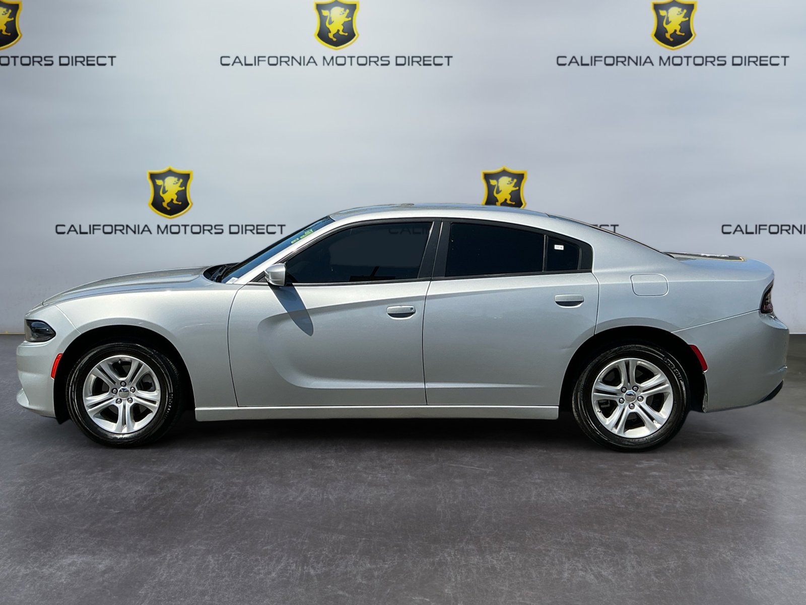 Used 2022 Dodge Charger SXT image 2
