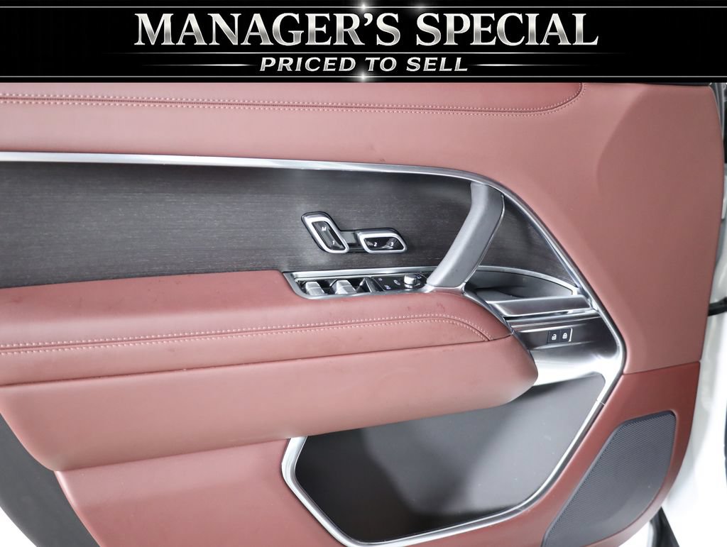 Used 2025 Land Rover Range Rover SE AWD/4WD image 9