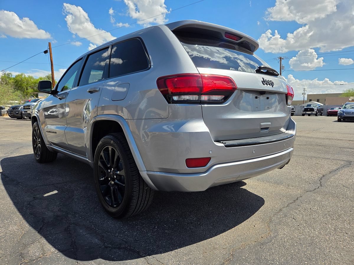 Used 2018 Jeep Grand Cherokee Altitude RWD image 18