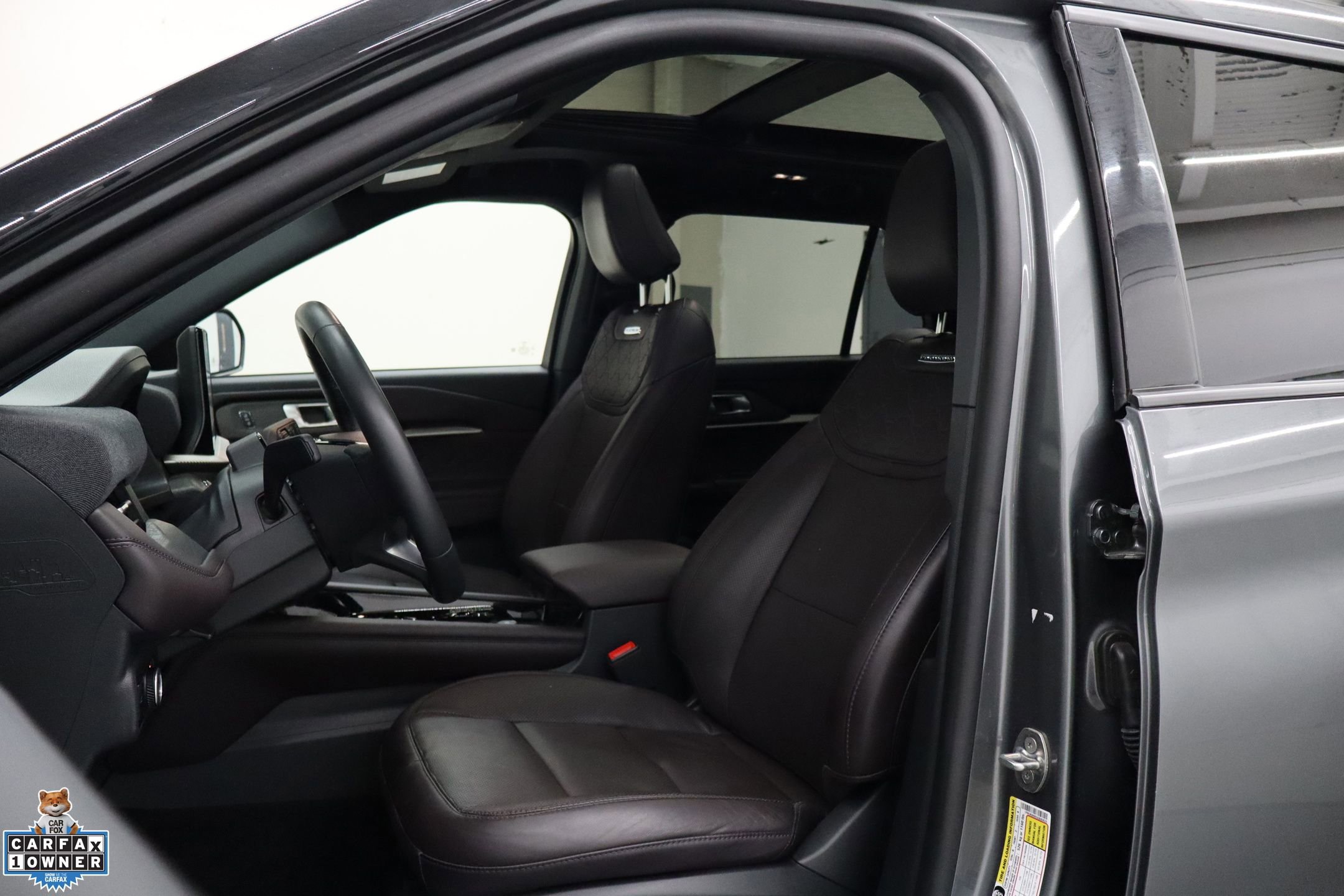 Certified 2025 Ford Explorer Platinum w/ LUX Leather Package image 13