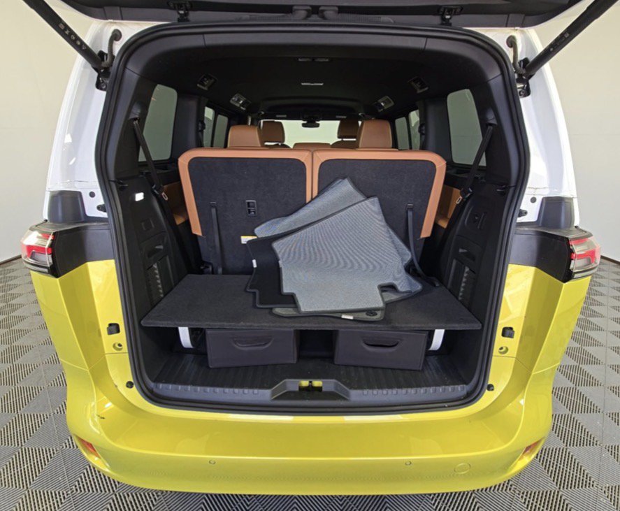 Used 2025 Volkswagen ID. Buzz Pro S Plus RWD image 15