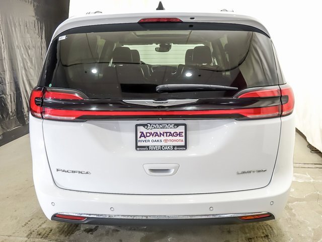 Used 2023 Chrysler Pacifica Limited image 6