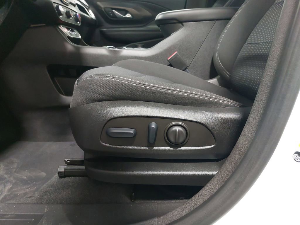 Used 2023 GMC Terrain SLE w/ Driver Convenience Package image 29