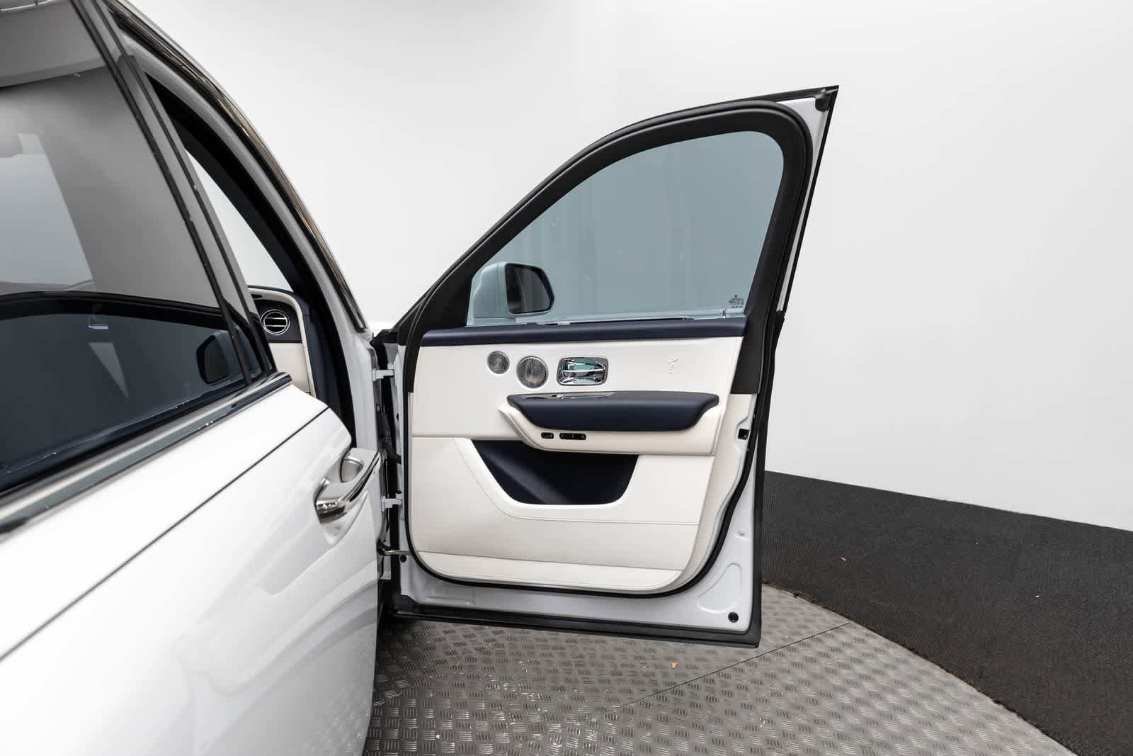 Used 2023 Rolls-Royce Cullinan w/ Cullinan Package image 49