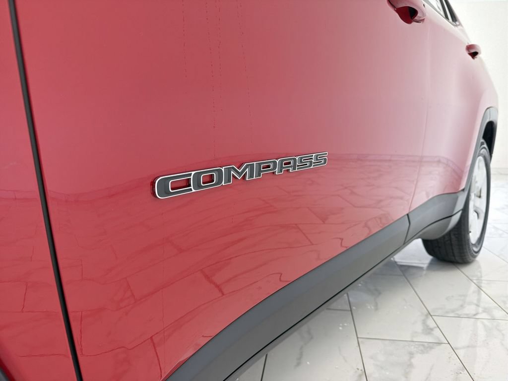 Used 2019 Jeep Compass Latitude w/ Cold Weather Group FWD image 33