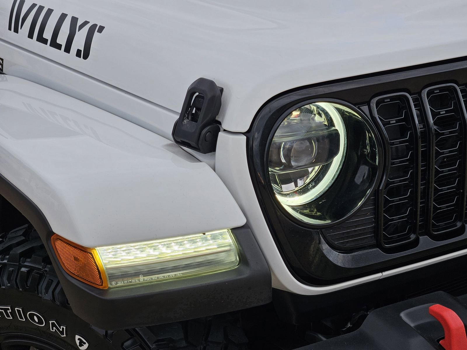 Used 2024 Jeep Gladiator Sport image 10