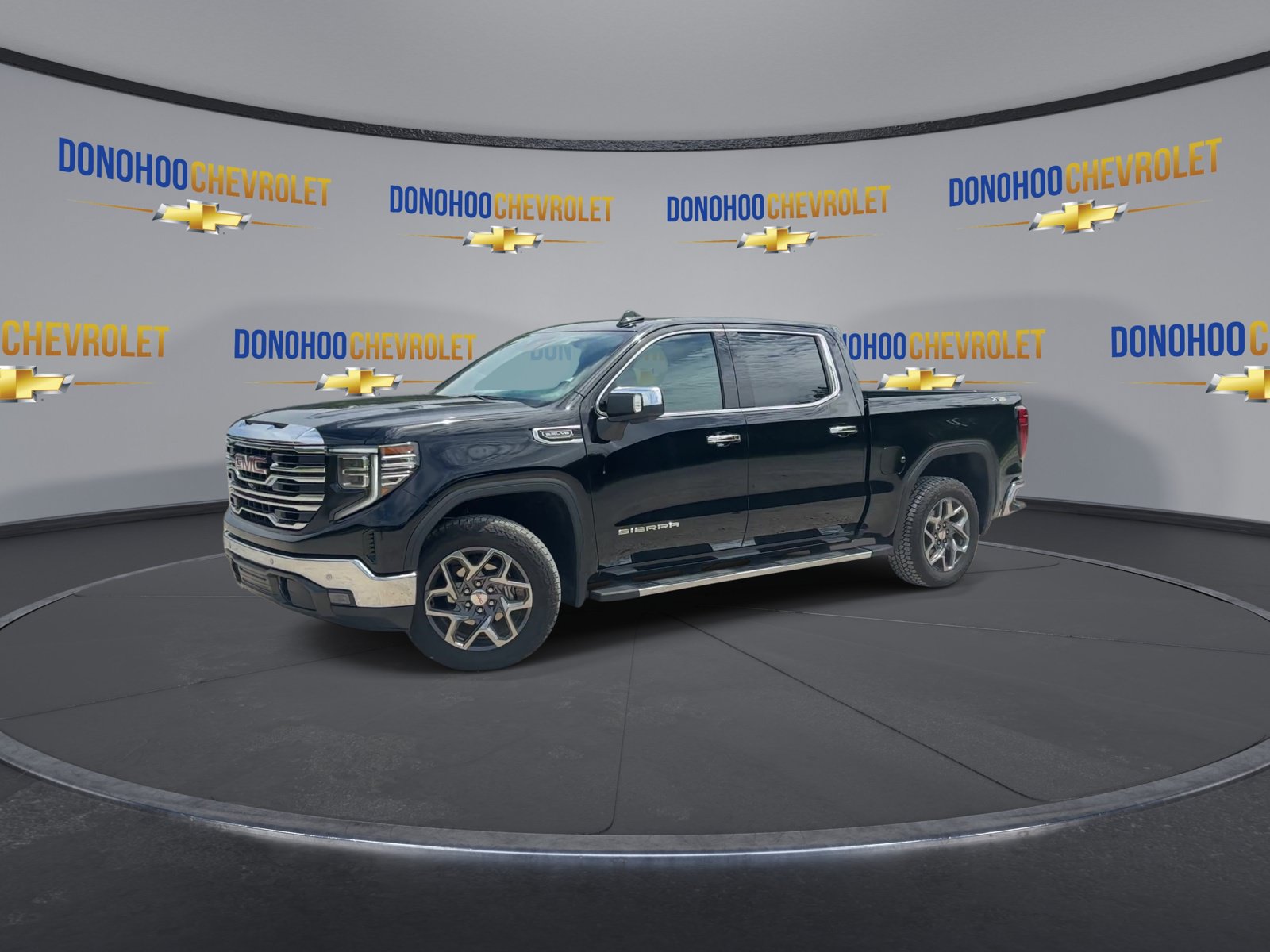 Used 2026 GMC Sierra 1500 SLT w/ SLT Premium Plus Package AWD/4WD image 4