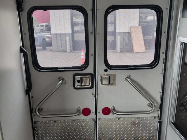 Used 2013 Ford E-450 and Econoline 450 Super Duty w/ Ambulance Prep Pkg RWD image 4