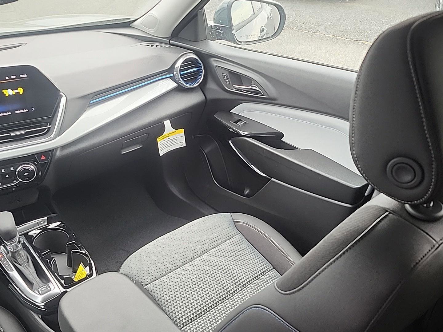 New 2025 Chevrolet Trax LT w/ LT Convenience Package image 16